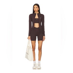 437 Shorts and sports bra